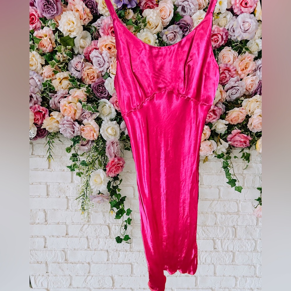 Beautiful chromatic satin dress in fucsia 🩷